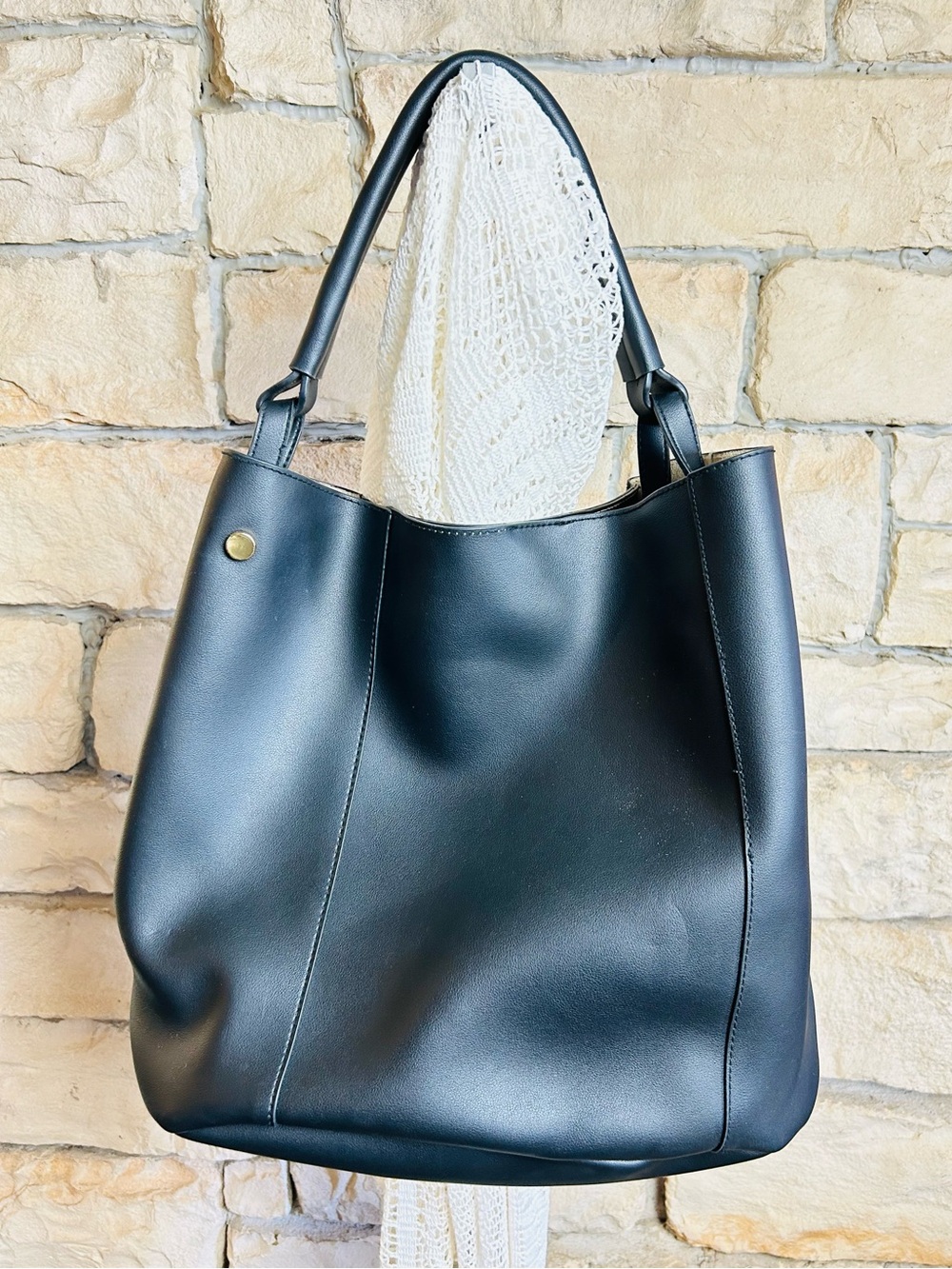 Classic Black Women's Tote Bag - Sleek Everyday Carry